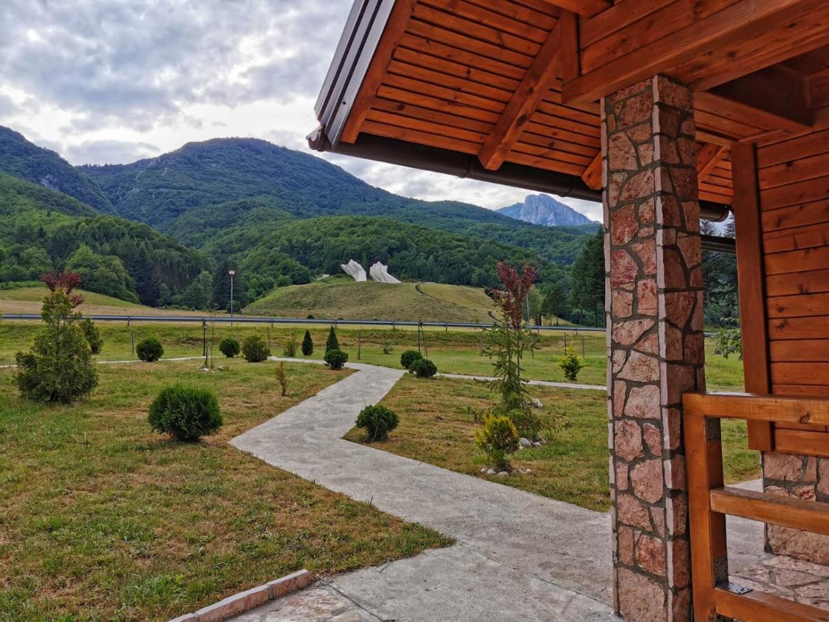 Vila "Maglic" เทียนทิชเท ภายนอก รูปภาพ
