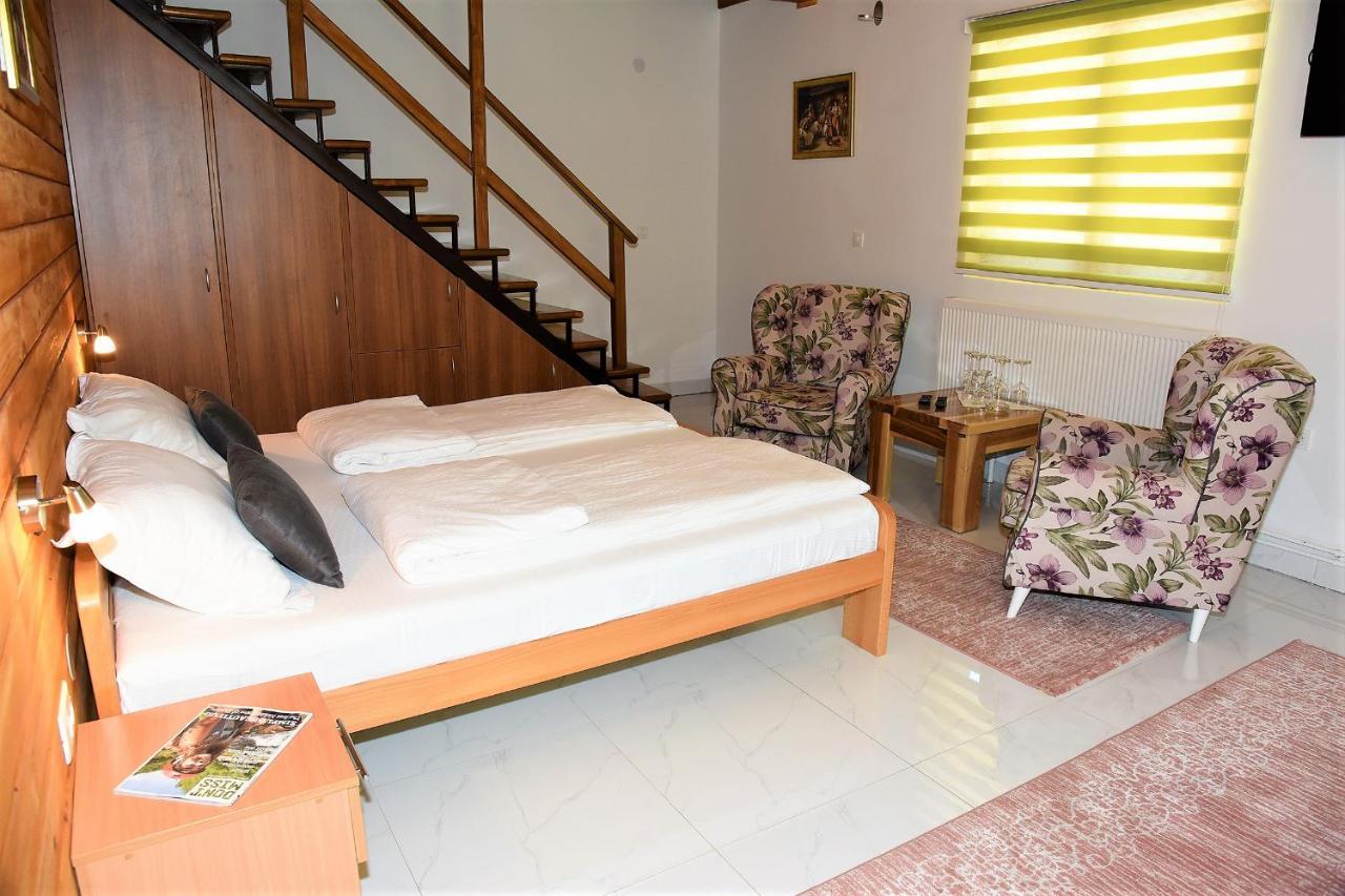 Vila "Maglic" เทียนทิชเท ภายนอก รูปภาพ