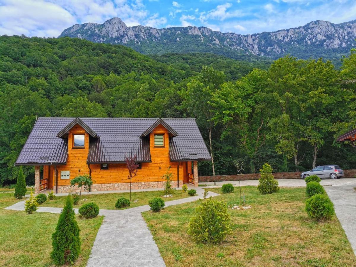 Vila "Maglic" เทียนทิชเท ภายนอก รูปภาพ