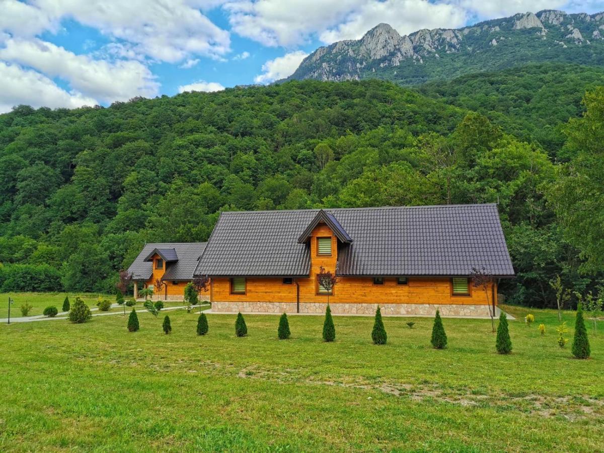 Vila "Maglic" เทียนทิชเท ภายนอก รูปภาพ