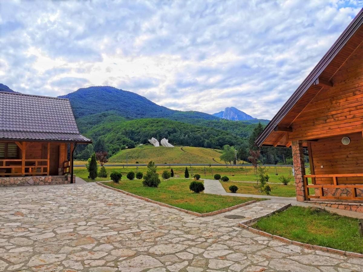 Vila "Maglic" เทียนทิชเท ภายนอก รูปภาพ